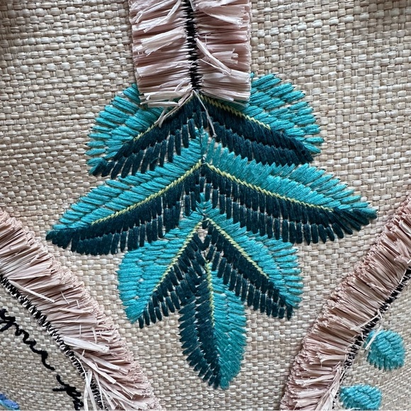 Stella & Dot Antibes Embroidered Palm Tote EUC - Picture 3 of 16